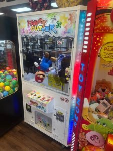 Fancy Cutter II Prize Redemption Arcade Machine by Feiloli for sale ()