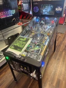 Stern Pinball LOADED The Munsters Premium Black & White Pinball Machine for sale ()