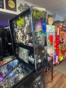 Stern Pinball LOADED The Munsters Premium Black & White Pinball Machine for sale ()