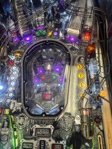 Stern Pinball LOADED The Munsters Premium Black & White Pinball Machine for sale ()