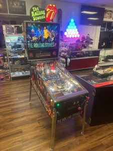 Stern Pinball LOADED The Rolling Stones Limited Edition Pinball Machine for sale ()