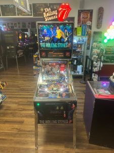 Stern Pinball LOADED The Rolling Stones Limited Edition Pinball Machine for sale ()