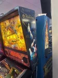 Williams The Flintstones Pinball Machine for sale ()